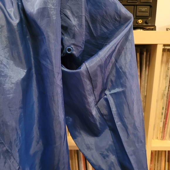 Vintage Asics Windbreaker - Picture 11 of 11